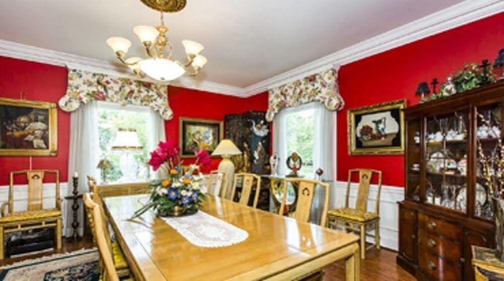 Matthews Manor Bed & Breakfast Exterior photo