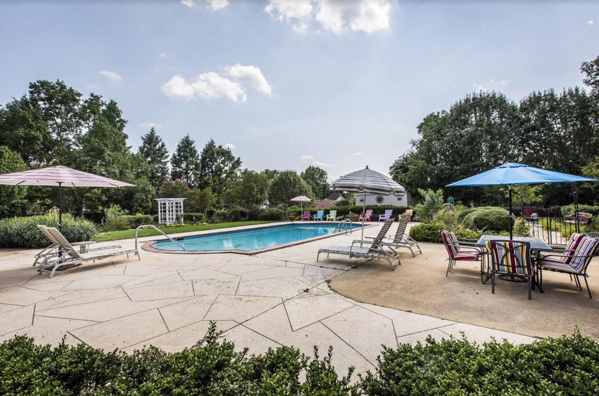 Matthews Manor Bed & Breakfast Exterior photo