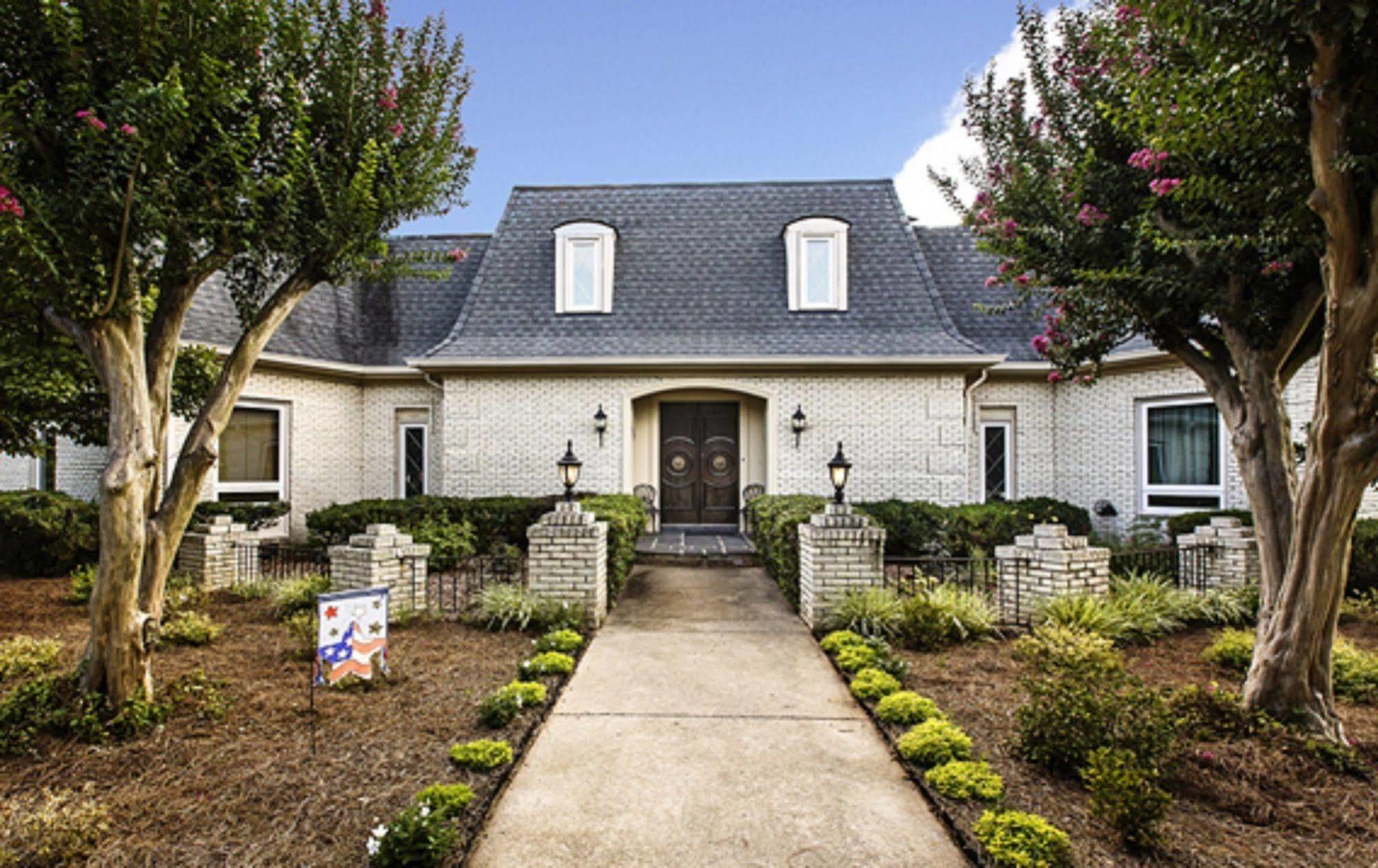 Matthews Manor Bed & Breakfast Exterior photo