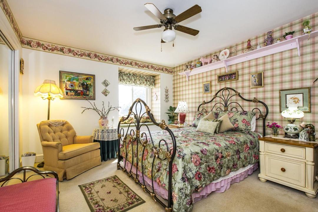 Matthews Manor Bed & Breakfast Exterior photo